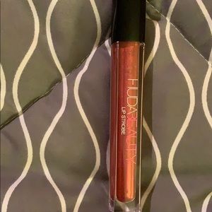 Huda lip strobe